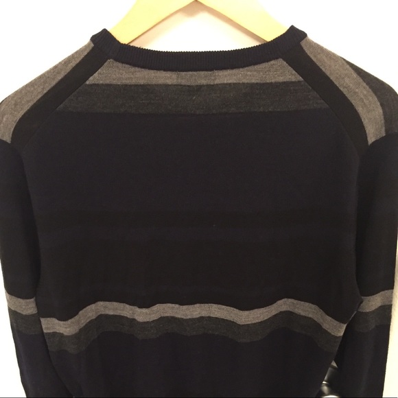Uniqlo striped crew sweater medium - Picture 3 of 6